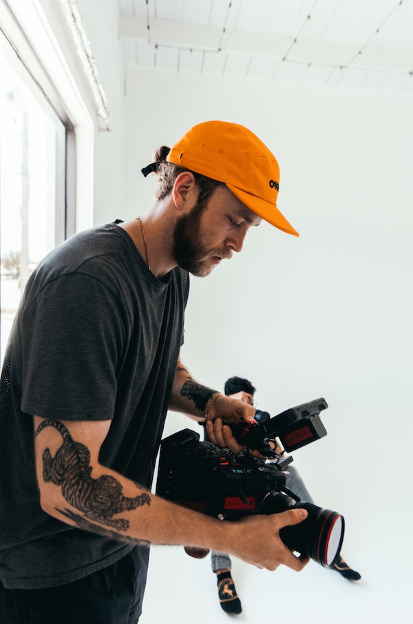 kal-visuals-NhaWXuhurV0-unsplash Caméraman